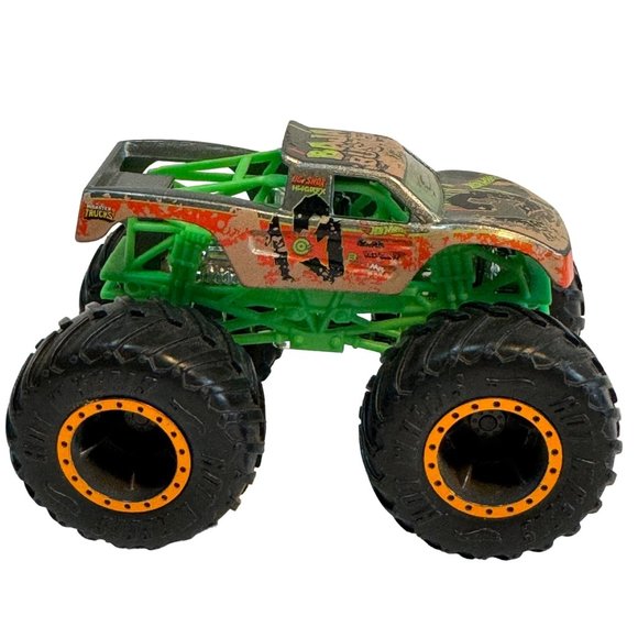 Mattel Hot Wheels Monster Trucks 1-64 Sriracha Jeep Baja Backdraft Skull Lot 5 - Picture 15 of 16